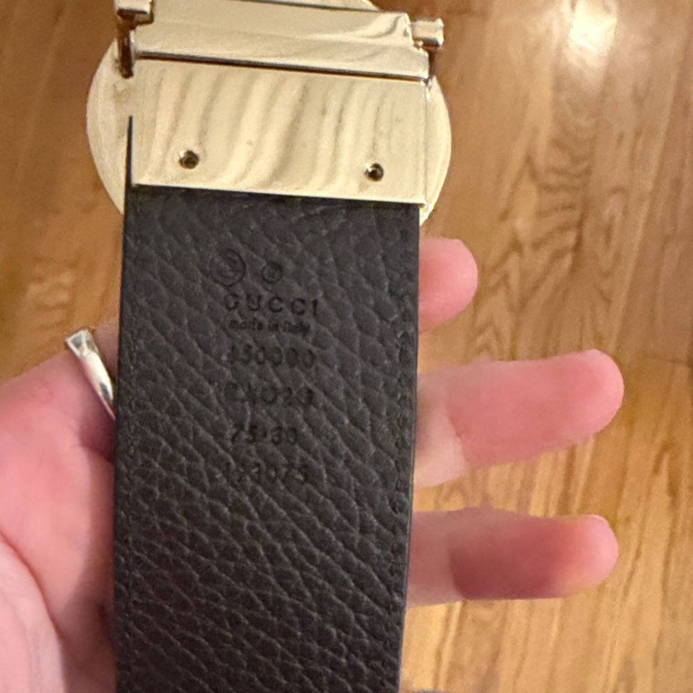 NEW NEVER WORN Gucci Black Leather Belt with Gold Hardware - Picture 2 of 2